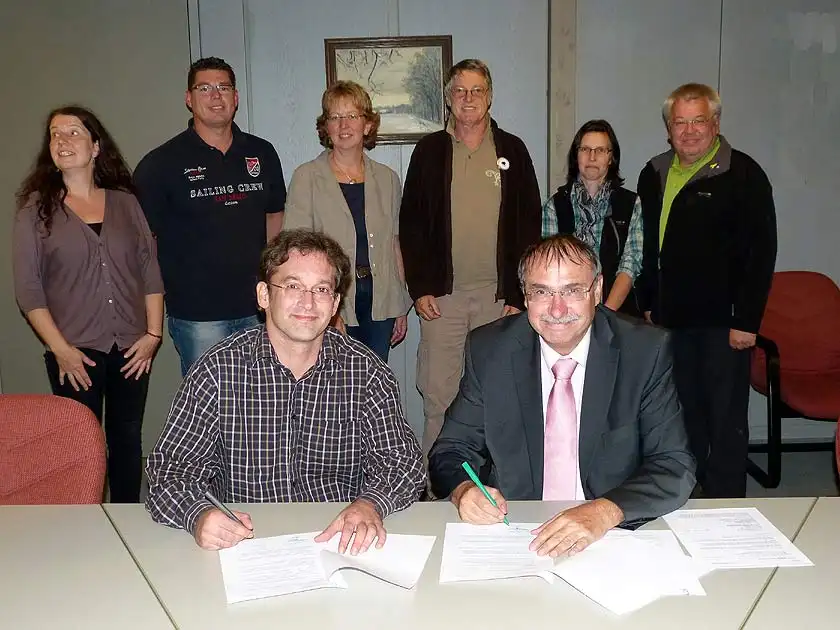 Vertragsunterzeichnung: Neuer Themen-Radweg „Auf Postmeister Stechinellis Spuren“ durchs Örtzetal Vertragsunterzeichnung: Neuer Themen-Radweg „Auf Postmeister Stechinellis Spuren“ durchs Örtzetal