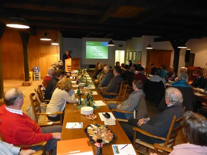 Präsentation von Thomas Neumann zu den Aufgaben ehrenamtlicher Radwegepaten. Präsentation von Thomas Neumann zu den Aufgaben ehrenamtlicher Radwegepaten.