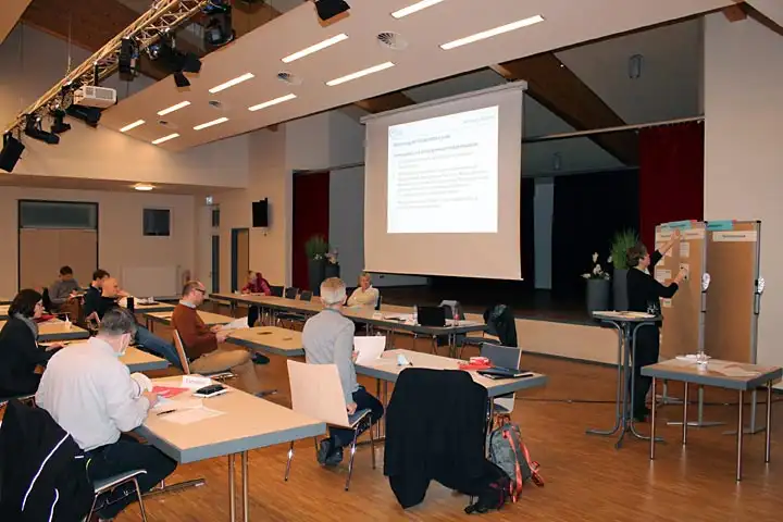 Mitglieder der LAG diskutieren auf Abstand gemeinsam Ziele für die Region Mitglieder der LAG diskutieren auf Abstand gemeinsam Ziele für die Region